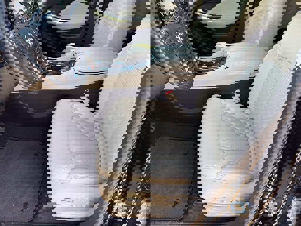 Used 2020 Buick Envision Essence w/ Experience Buick Package image 11