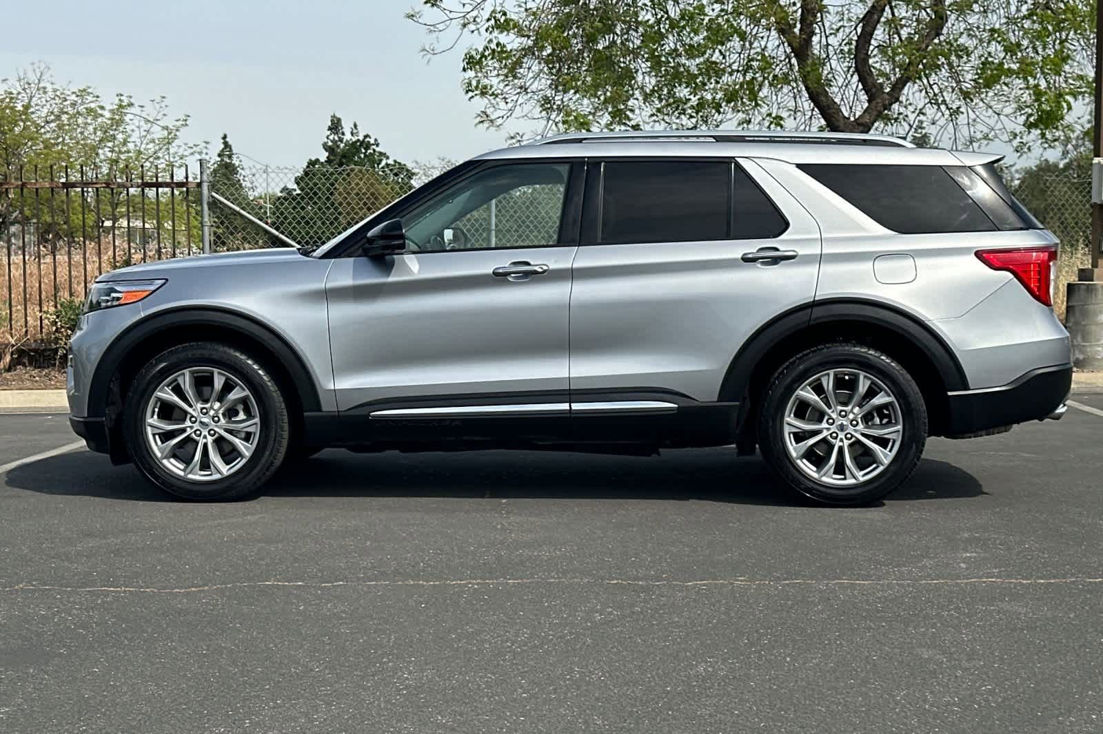 Certified 2021 Ford Explorer Limited w/ Equipment Group 301A image 5