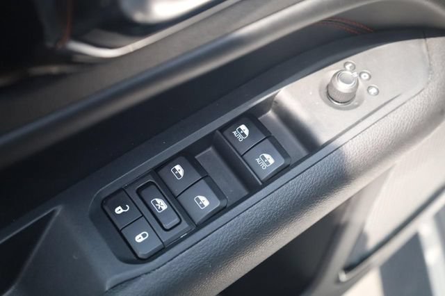 Used 2025 Jeep Compass Trailhawk AWD/4WD image 11