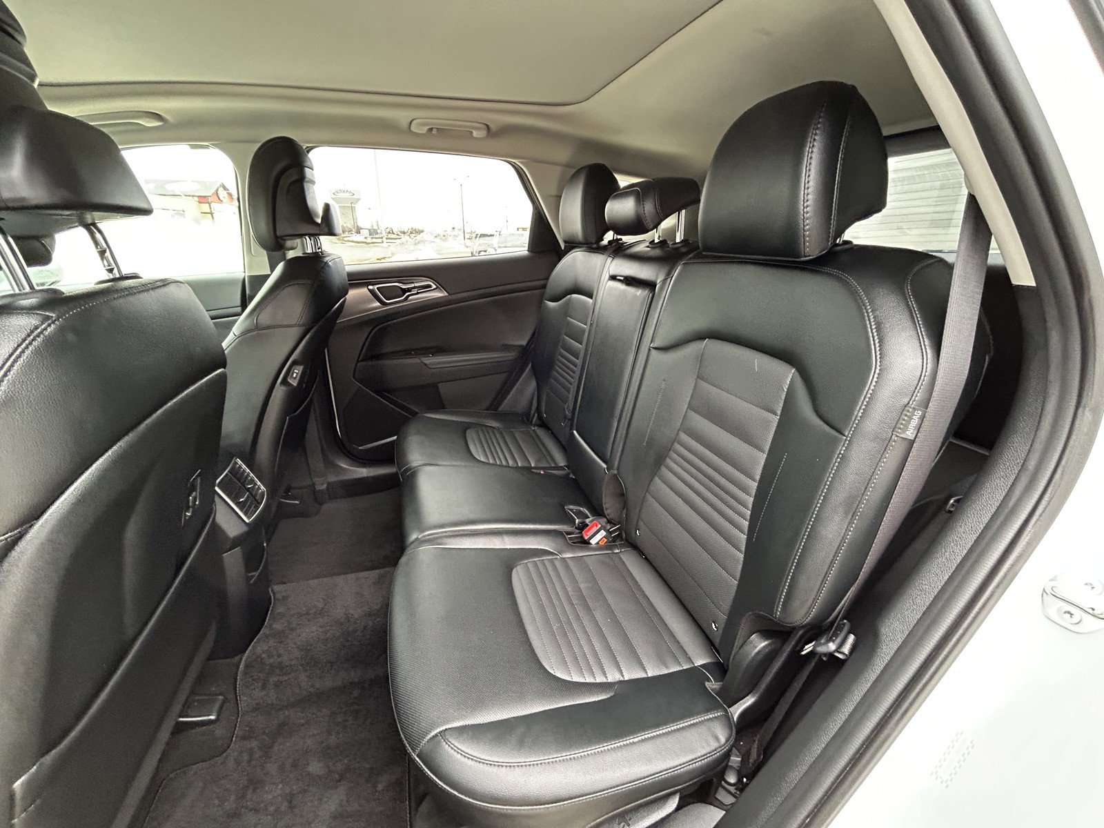 Used 2025 Kia Sportage SX image 13