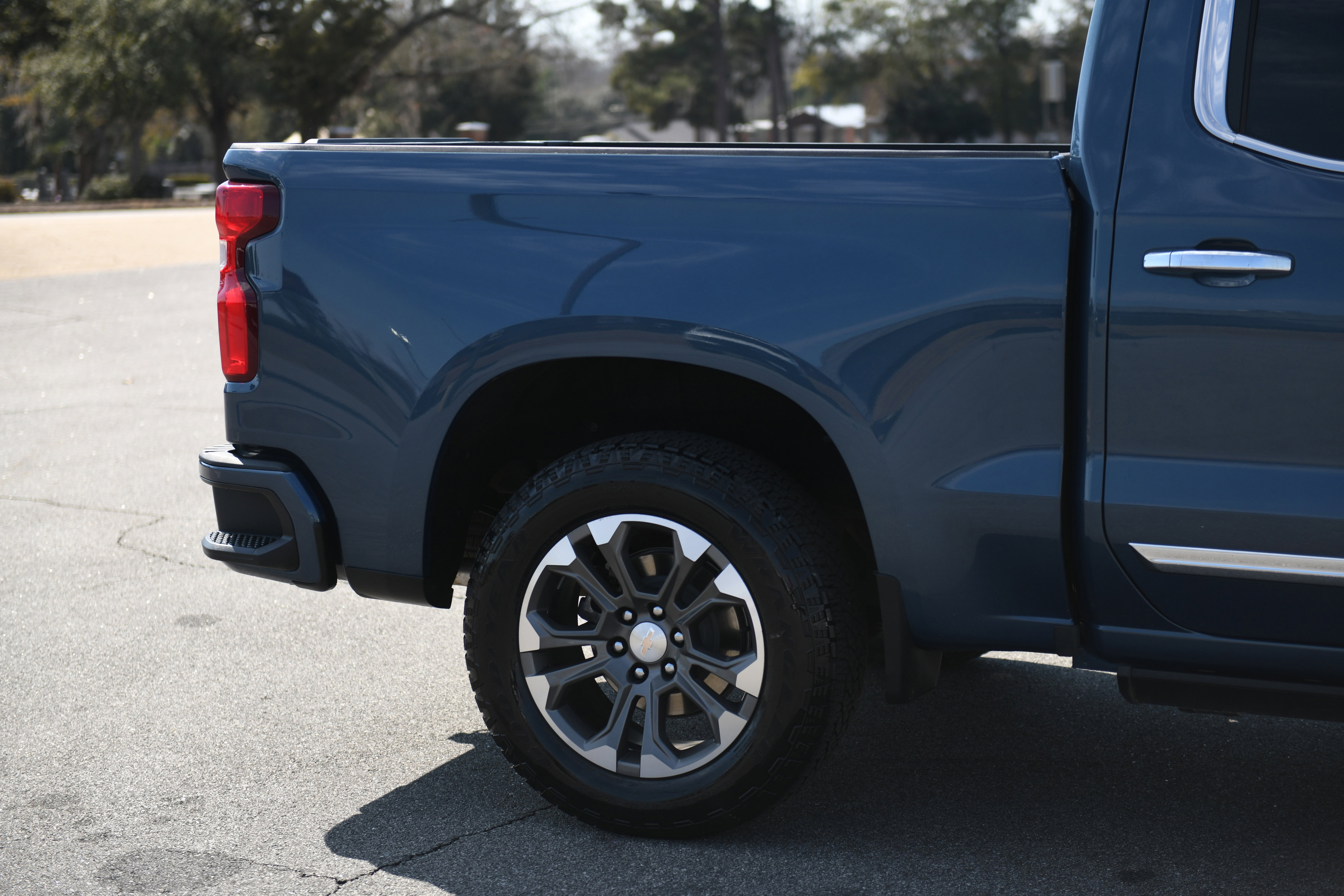 Used 2024 Chevrolet Silverado 1500 High Country w/ Technology Package image 4