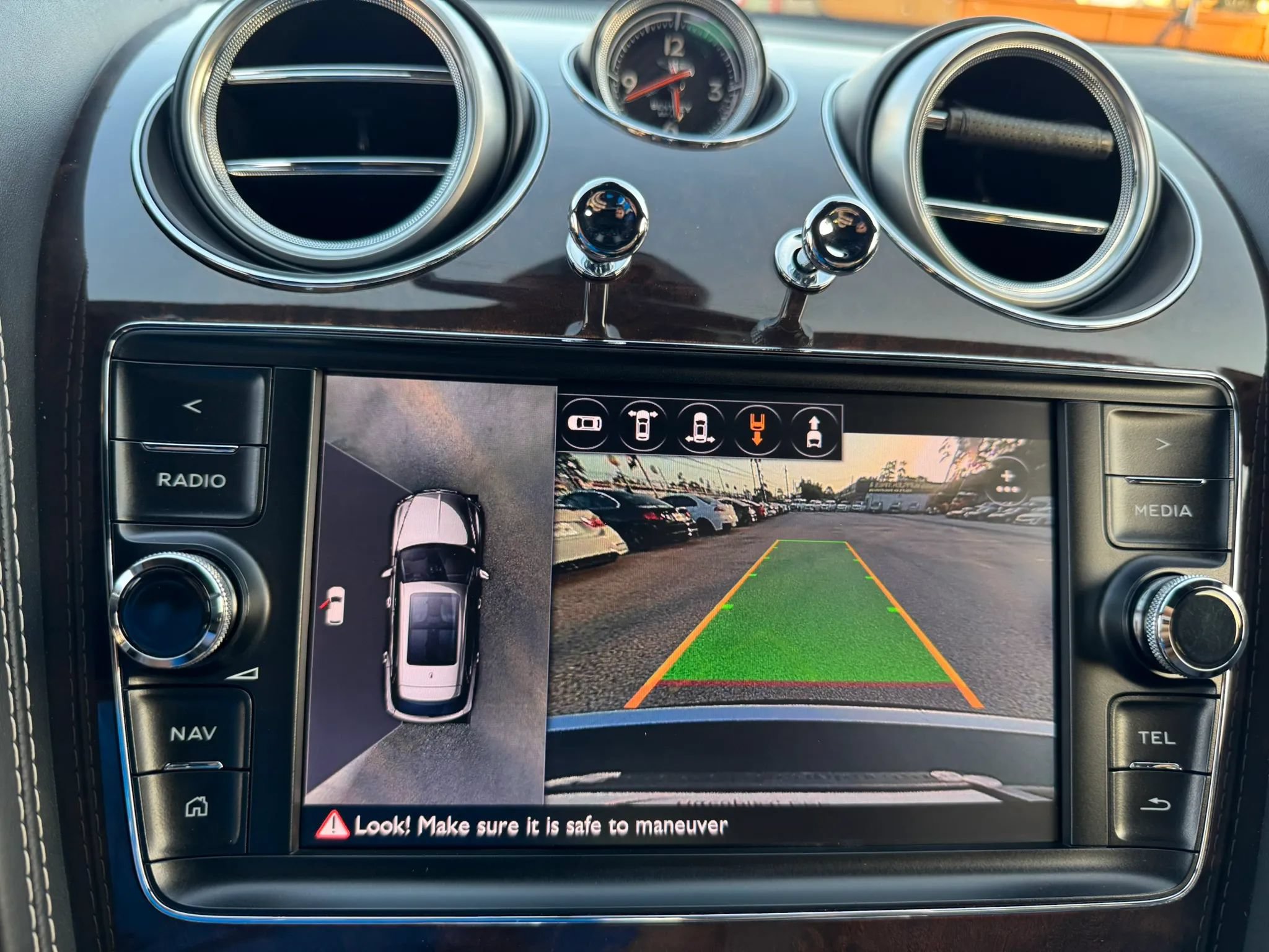 Used 2018 Bentley Bentayga AWD/4WD image 38