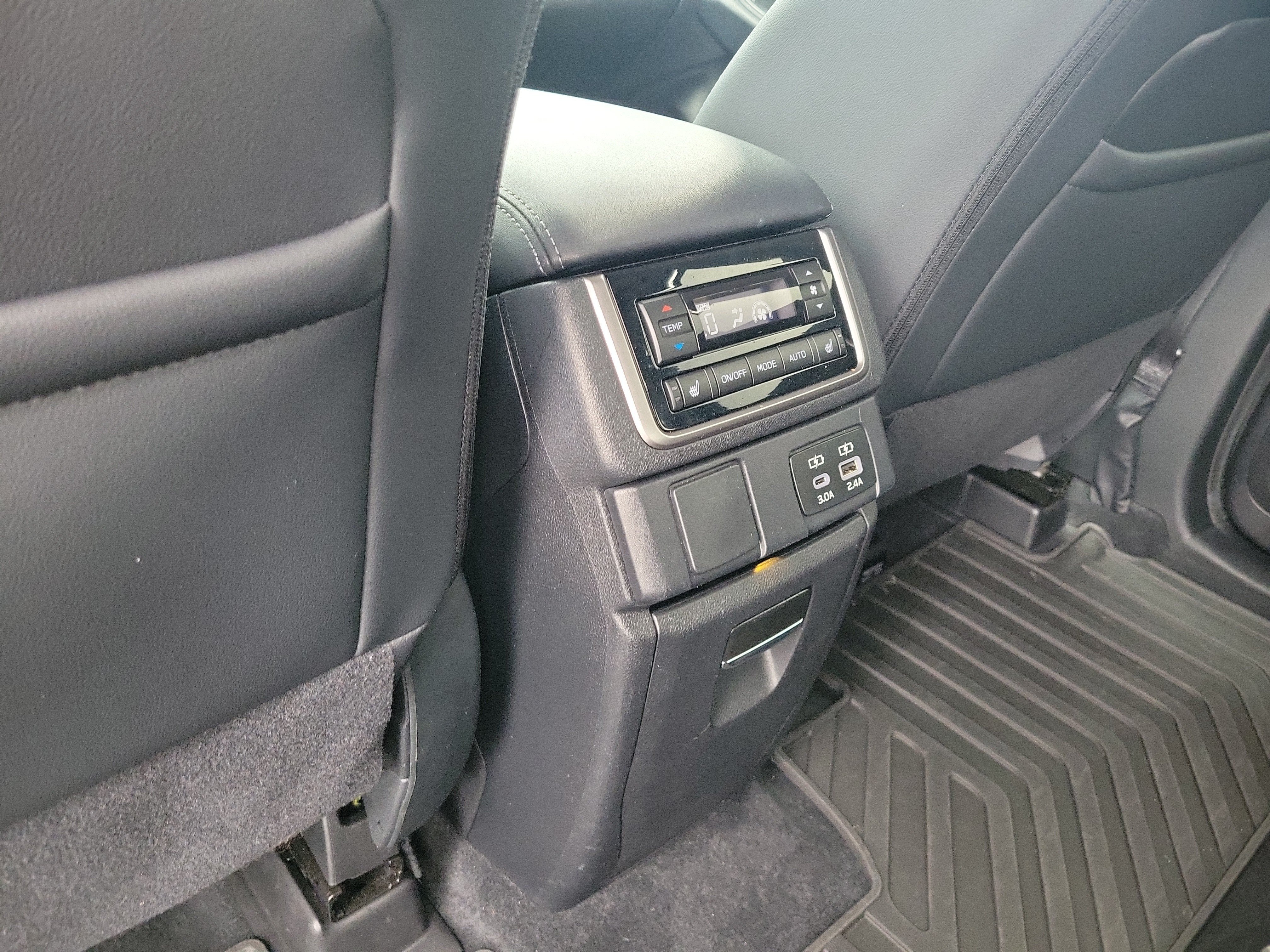 Used 2023 Subaru Ascent Limited w/ Technology Package AWD/4WD image 16