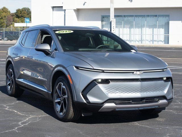 Used 2025 Chevrolet Equinox EV LT w/ Convenience Package image 21