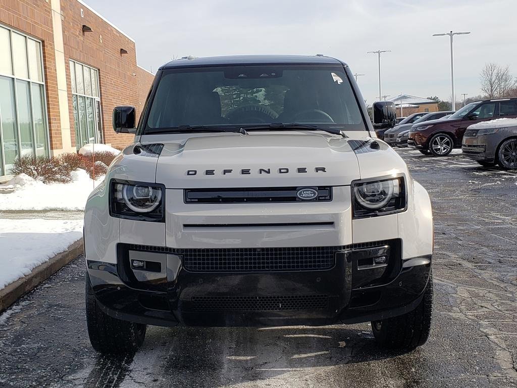 New 2026 Land Rover Defender 130 X-Dynamic SE image 2