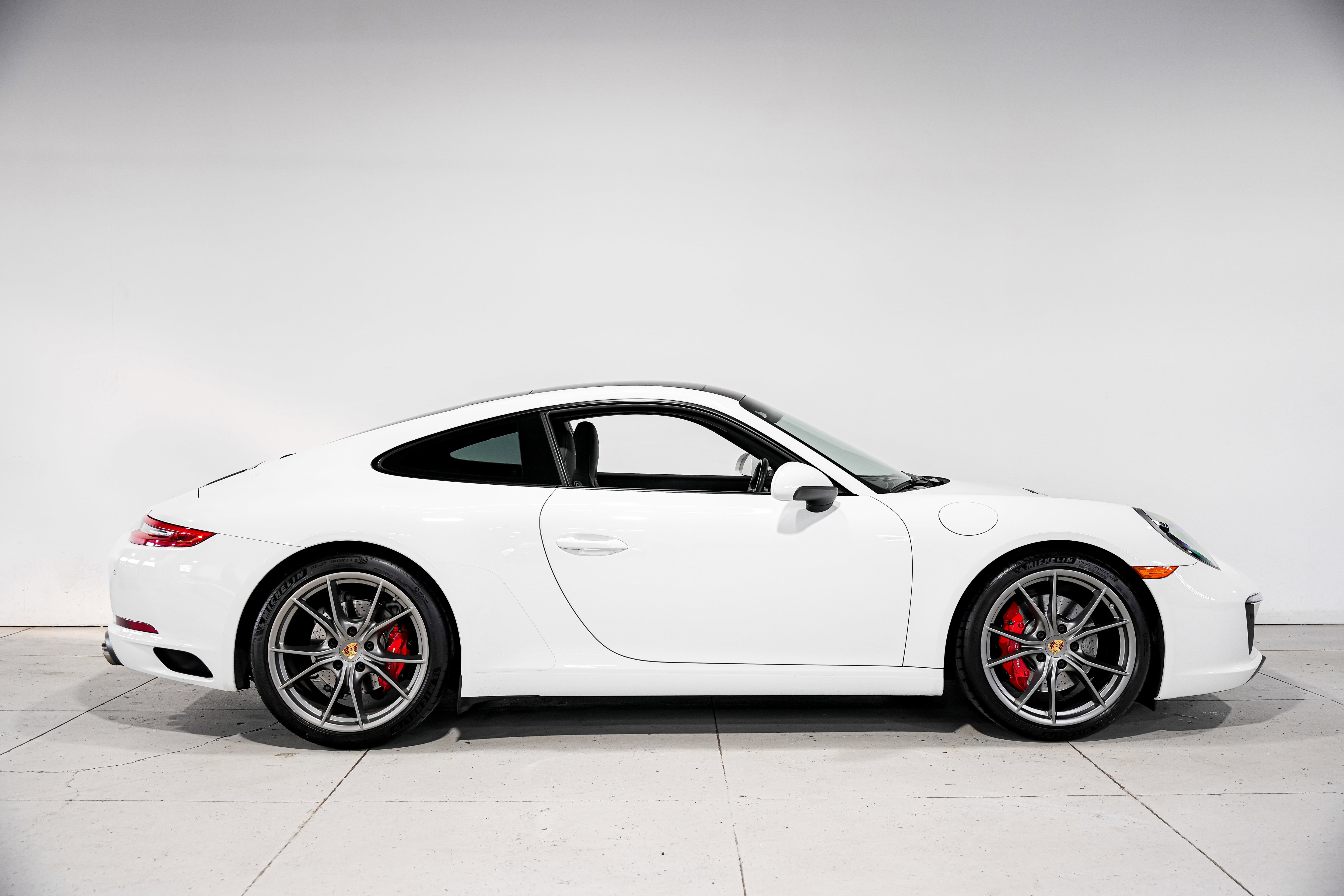 Used 2019 Porsche 911 Carrera S image 2