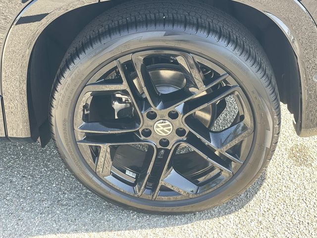 Certified 2026 Volkswagen Tiguan SE R-Line FWD image 30