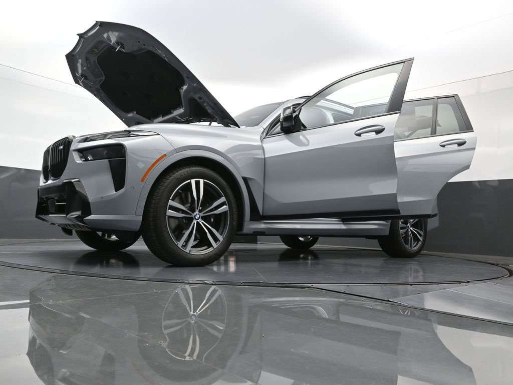 New 2026 BMW X7 M60i w/ Executive Package image 51
