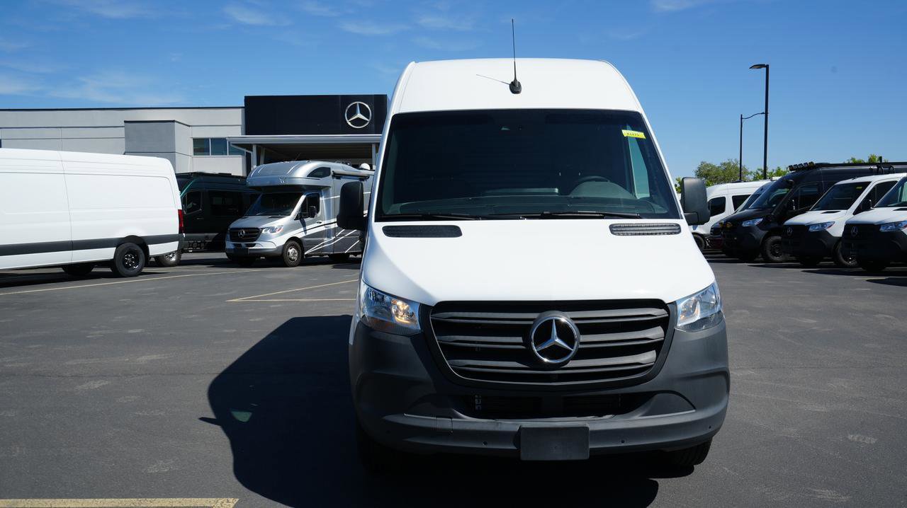 Used 2024 Mercedes-Benz Sprinter 2500 image 2