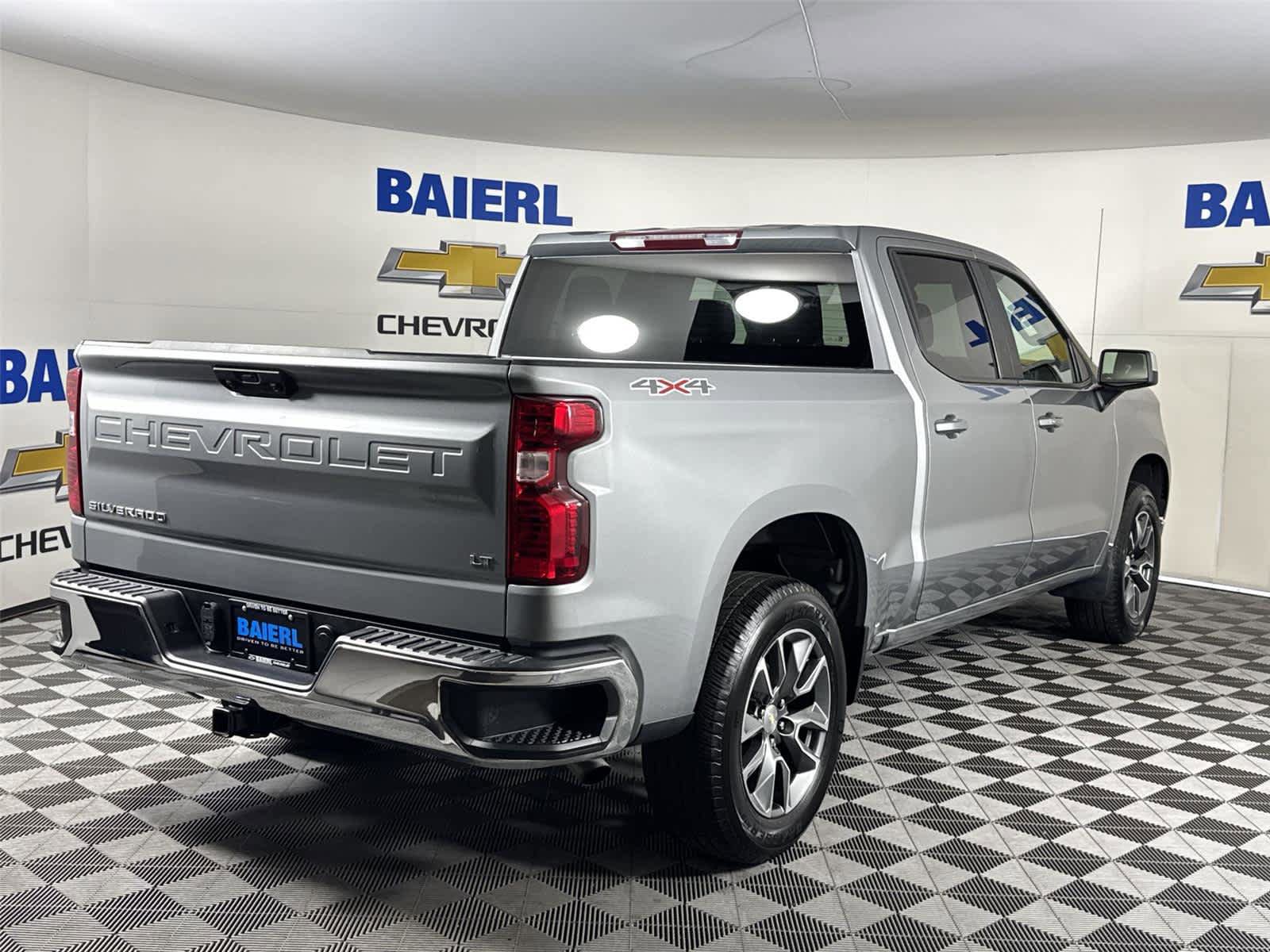 Used 2024 Chevrolet Silverado 1500 LT AWD/4WD image 5