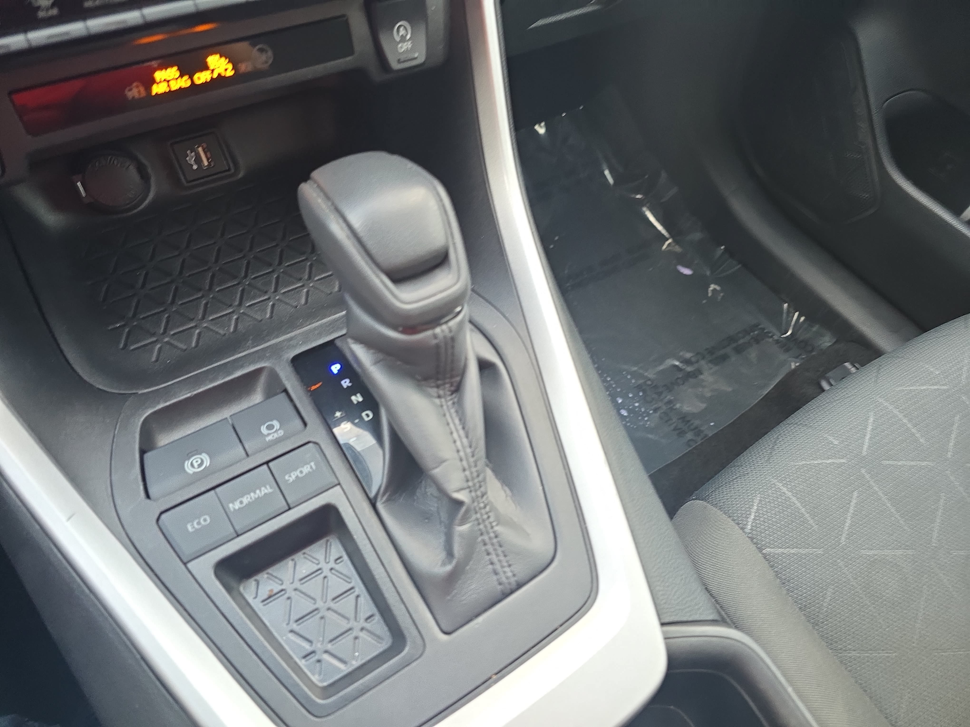 Used 2024 Toyota RAV4 XLE FWD image 25