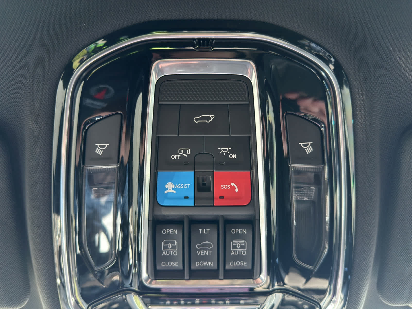 Used 2024 Jeep Grand Cherokee Overland AWD/4WD image 27