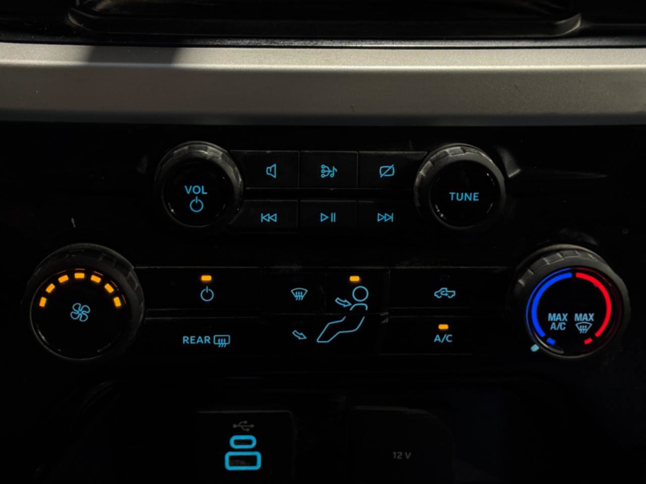 Used 2024 Ford F250 XLT w/ FX4 Off-Road Package AWD/4WD image 22
