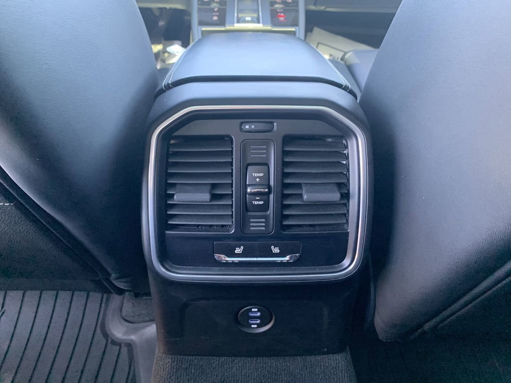 Used 2023 Porsche Macan Base image 19