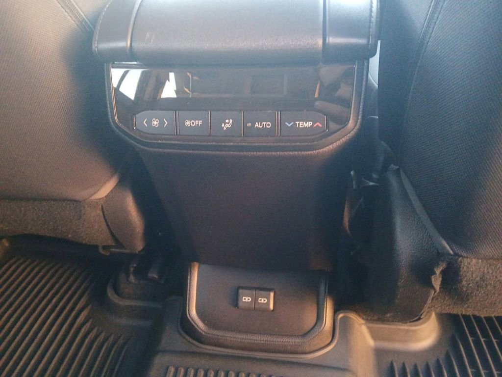 Used 2023 Toyota Highlander L image 20
