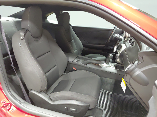 Used 2015 Chevrolet Camaro LT RWD image 15