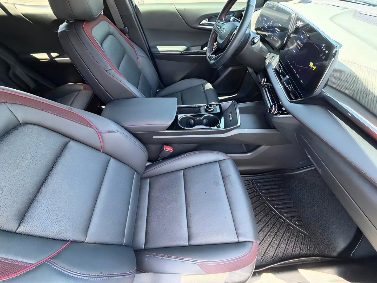 Used 2025 Chevrolet Equinox RS w/ Safety and Technology Package AWD/4WD image 10