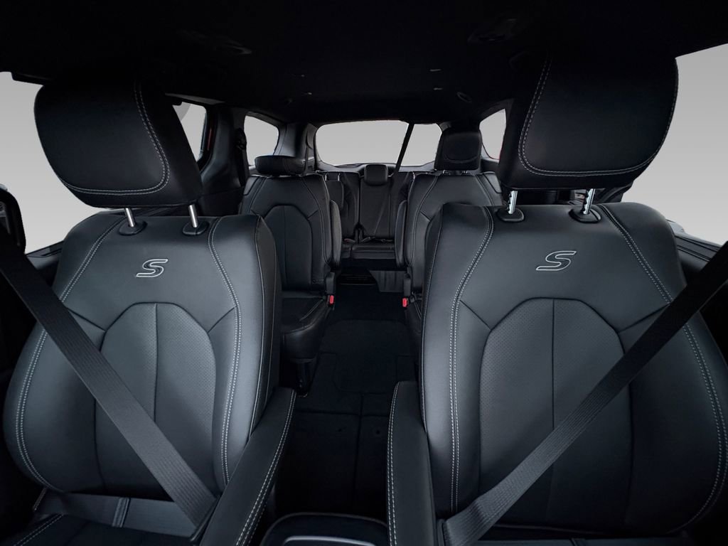New 2026 Chrysler Pacifica Select image 2