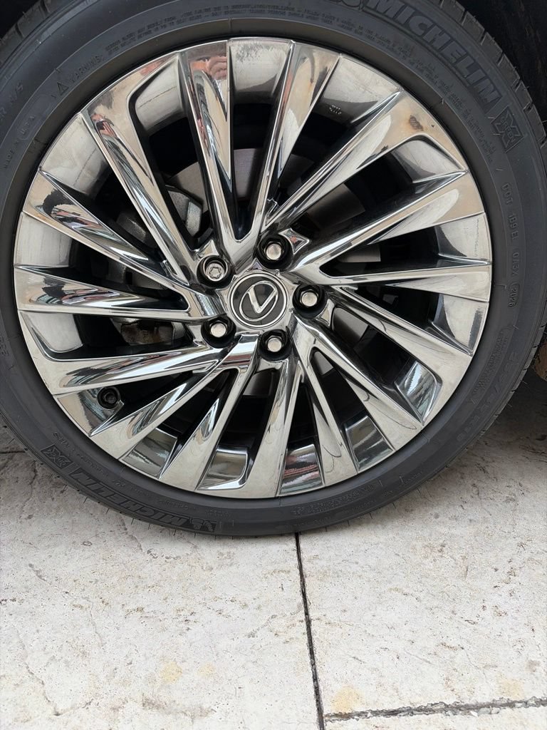 Used 2024 Lexus ES 300h Ultra Luxury w/ Accessory Package (Z2) FWD image 4