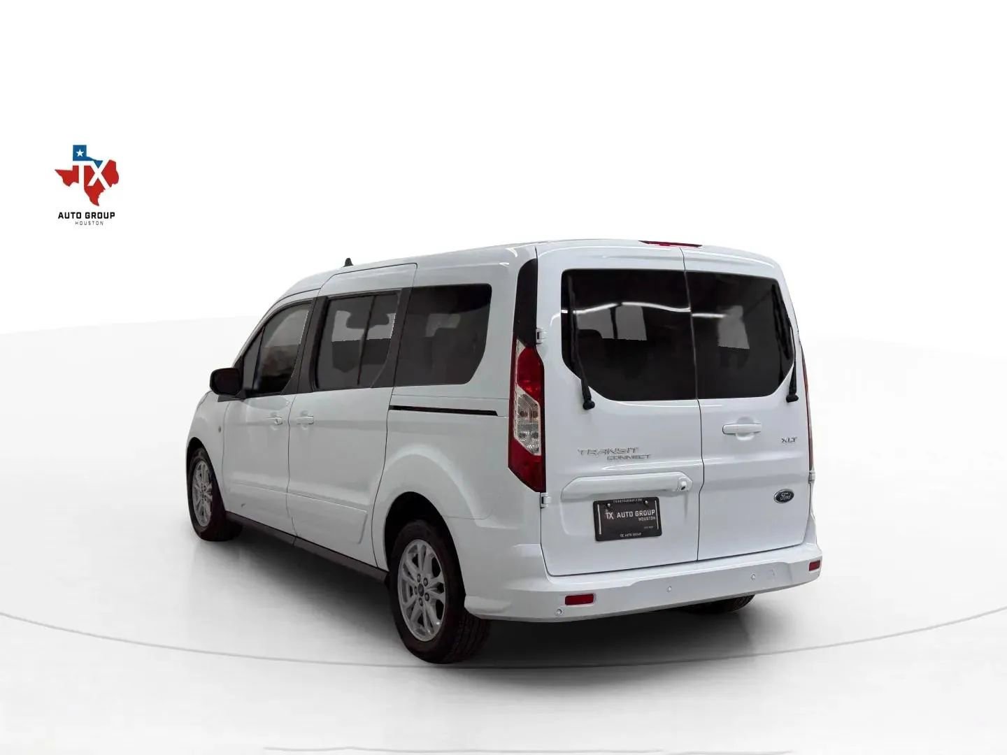 Used 2023 Ford Transit Connect XLT image 4