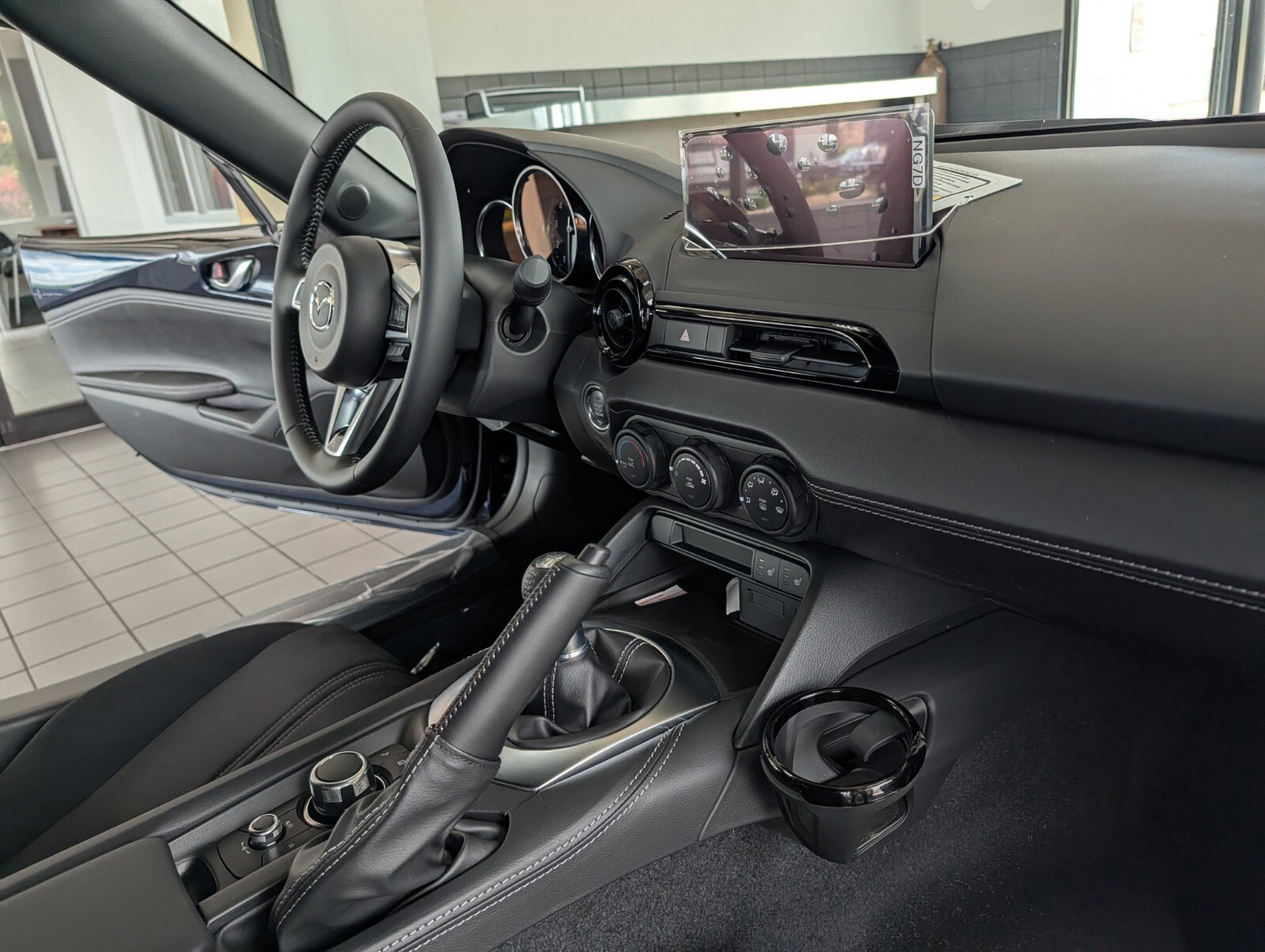 New 2026 MAZDA MX-5 Miata Club w/ Weather Package RWD image 15