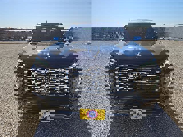 New 2026 GMC Canyon Denali w/ LPO, Denali Black Edition image 8