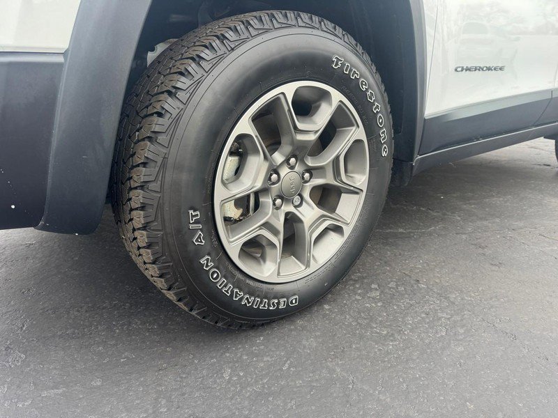 Used 2022 Jeep Cherokee Trailhawk w/ Comfort/Convenience Group image 7