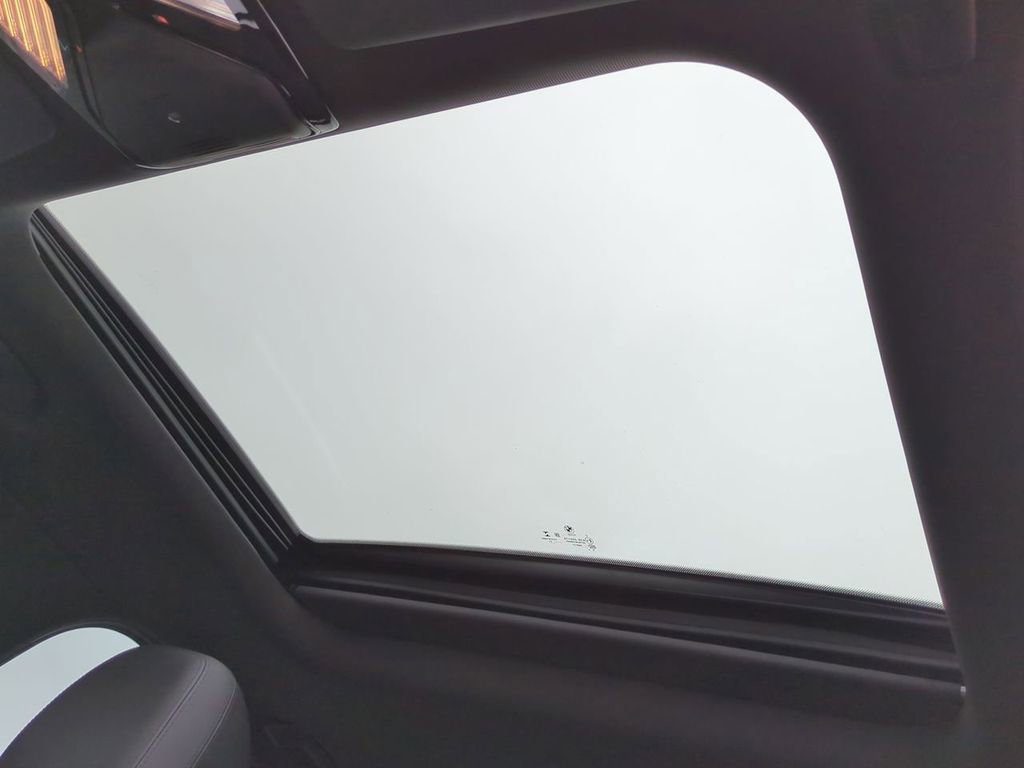 Used 2021 BMW 330i Sedan w/ Premium Package image 19