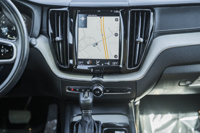 Used 2018 Volvo XC60 T5 Inscription w/ Luxury Seat Package AWD/4WD image 22