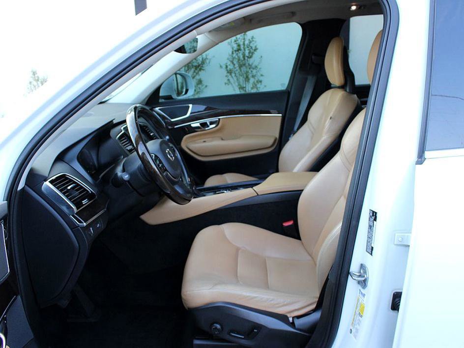 Used 2016 Volvo XC90 T6 Momentum image 14