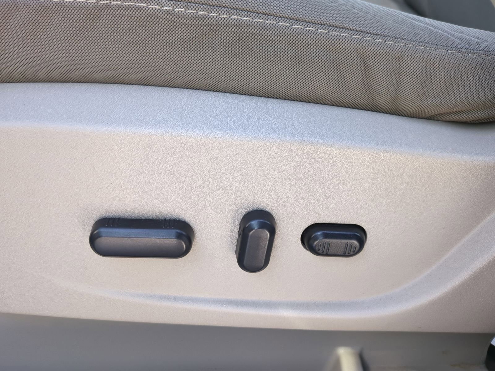 Used 2015 Ford Escape SE image 12