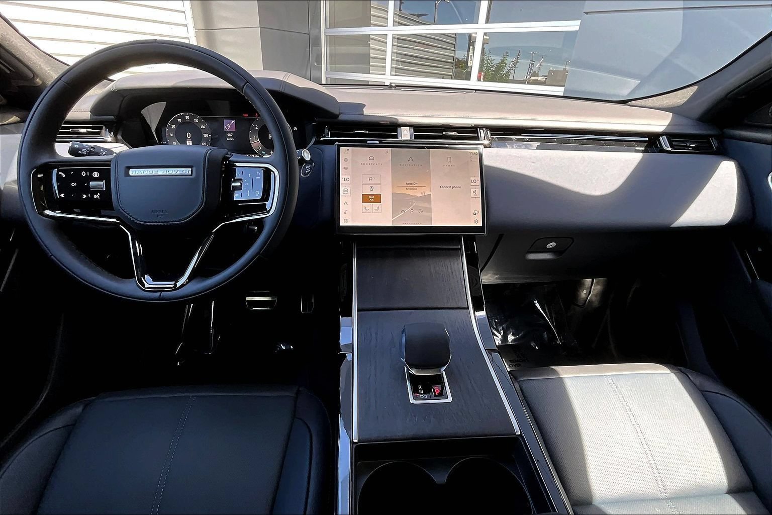 New 2026 Land Rover Range Rover Velar Dynamic SE AWD/4WD image 5