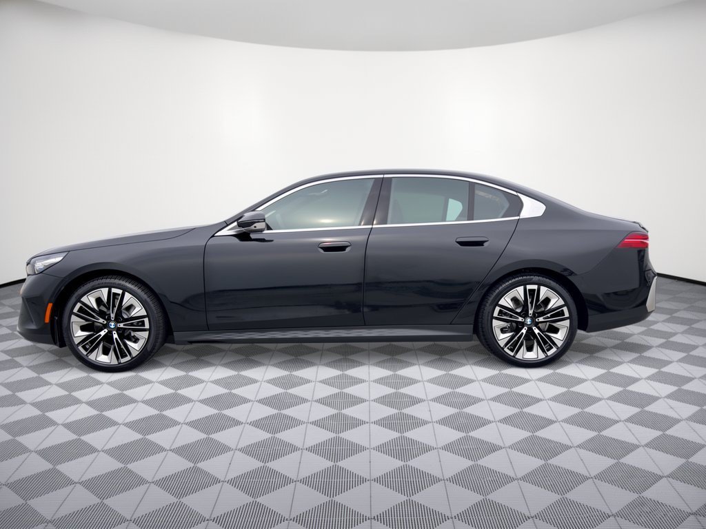 New 2027 BMW 530i RWD image 2