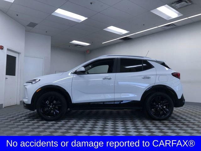 Used 2024 Buick Encore GX Sport Touring image 3