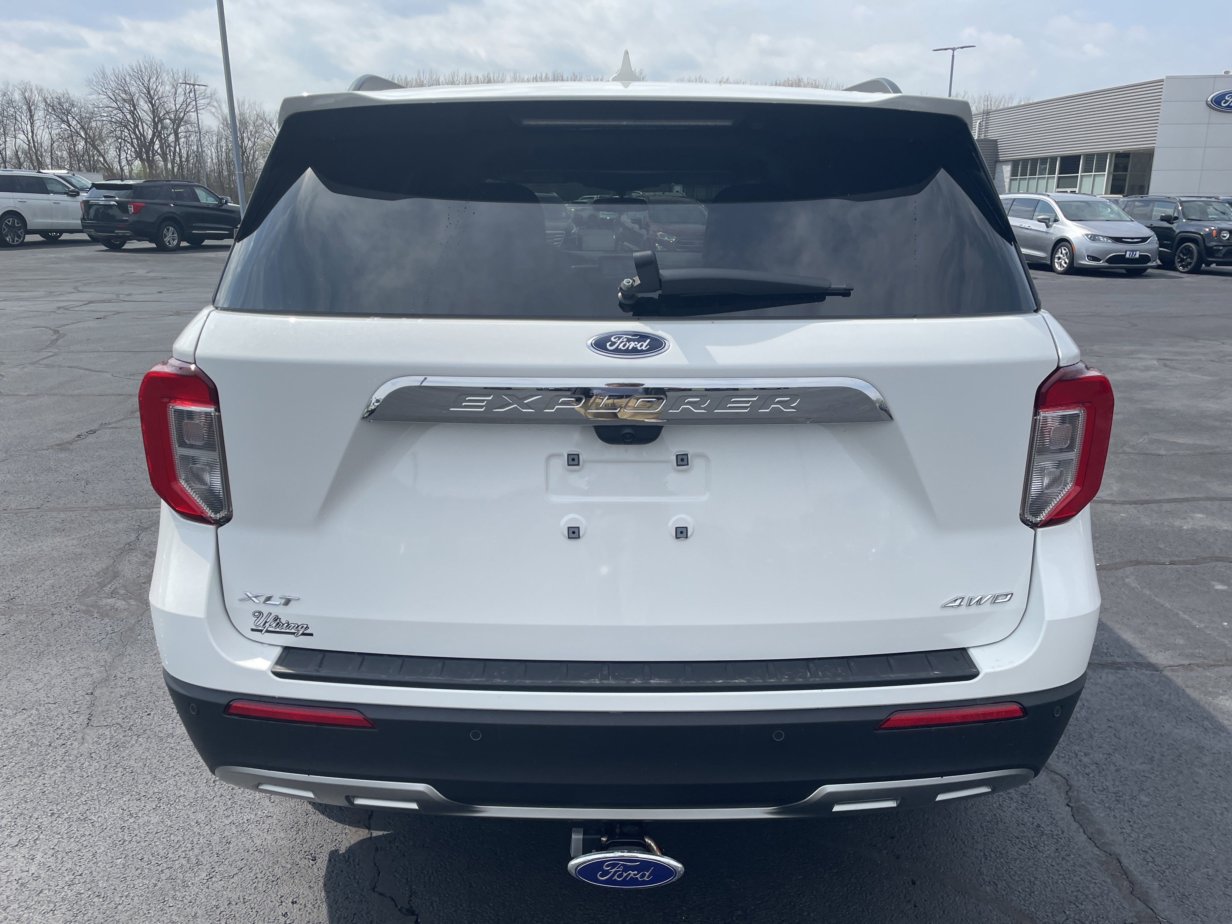 Used 2023 Ford Explorer XLT w/ Equipment Group 202A image 4