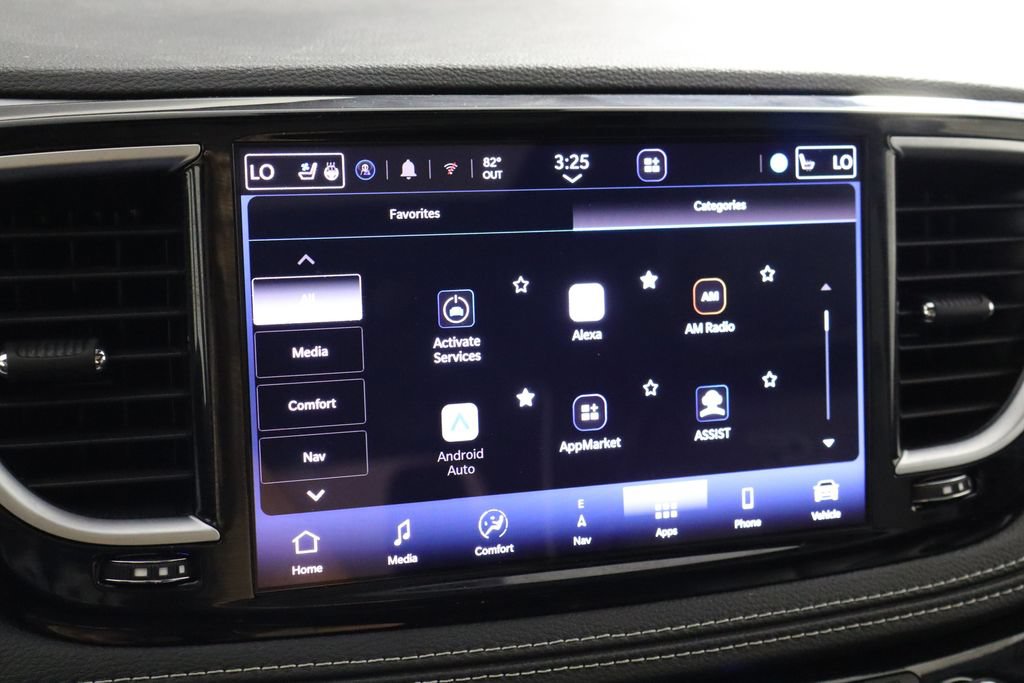 Used 2025 Chrysler Pacifica Limited FWD image 34