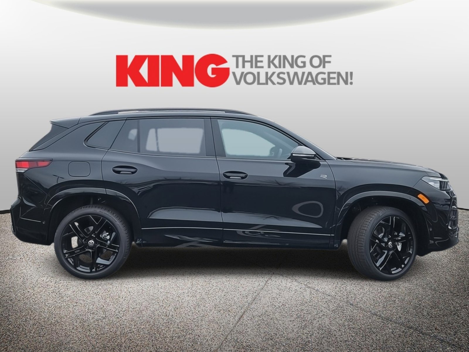 New 2026 Volkswagen Tiguan SE R-Line image 2