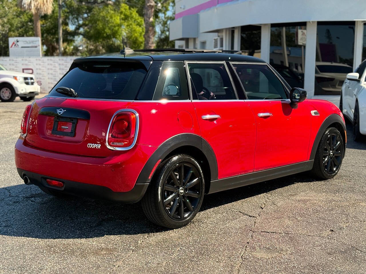 Used 2021 MINI Cooper 4-Door Hardtop image 7