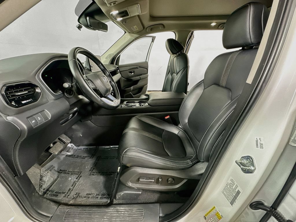 Used 2023 Honda Pilot Touring image 16