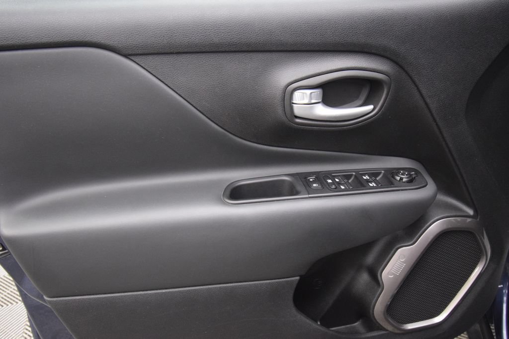 Used 2023 Jeep Renegade Latitude w/ Premium Group AWD/4WD image 26