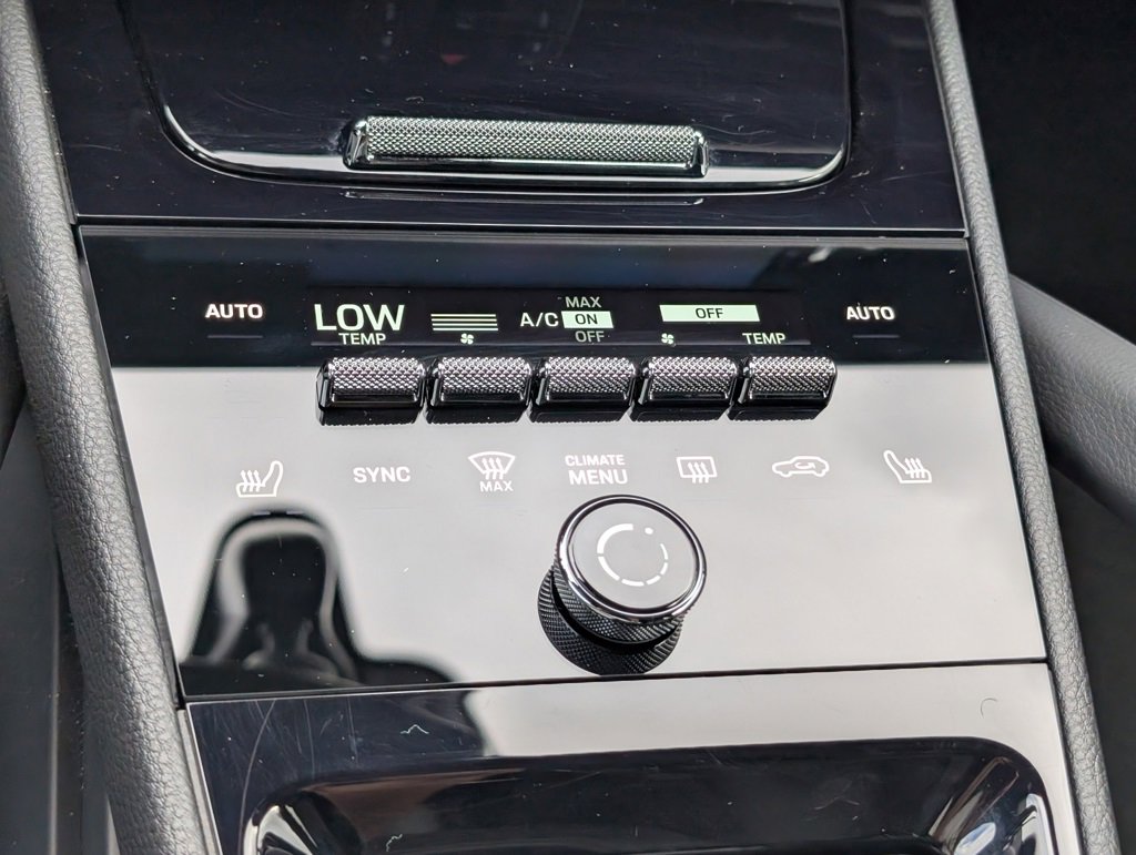 Certified 2025 Porsche Cayenne Coupe image 17