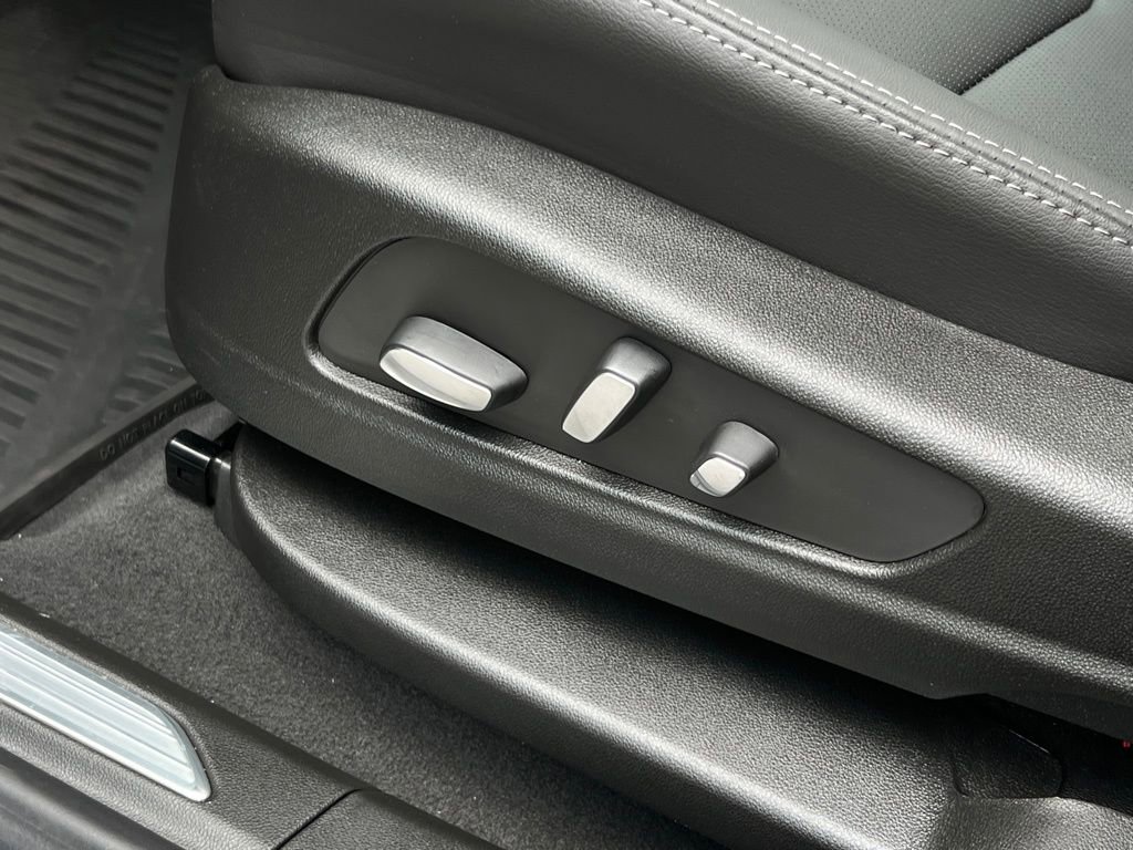 Used 2025 Cadillac XT5 Premium Luxury w/ Technology Package image 7