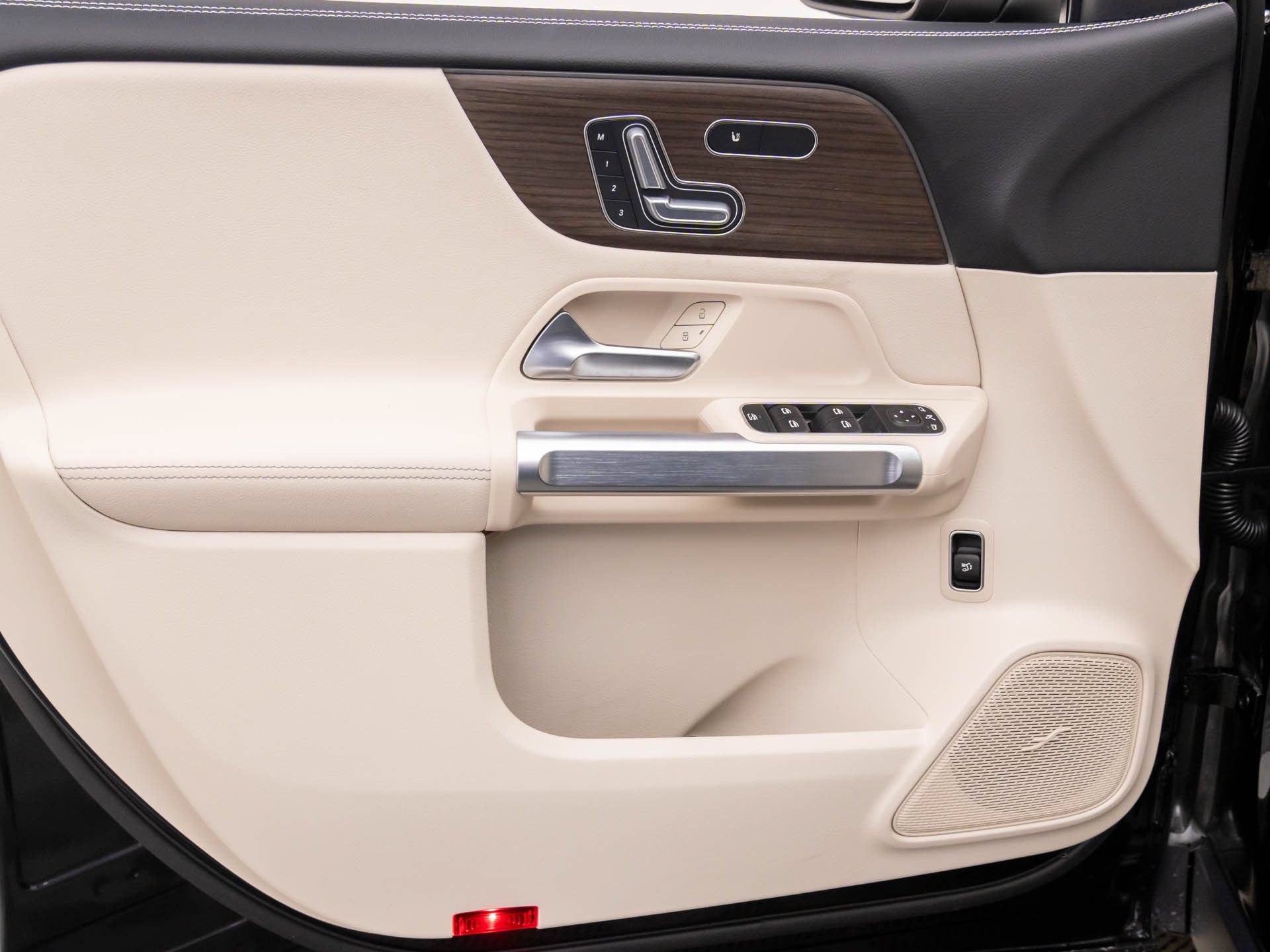 New 2026 Mercedes-Benz GLB 250 4MATIC image 14