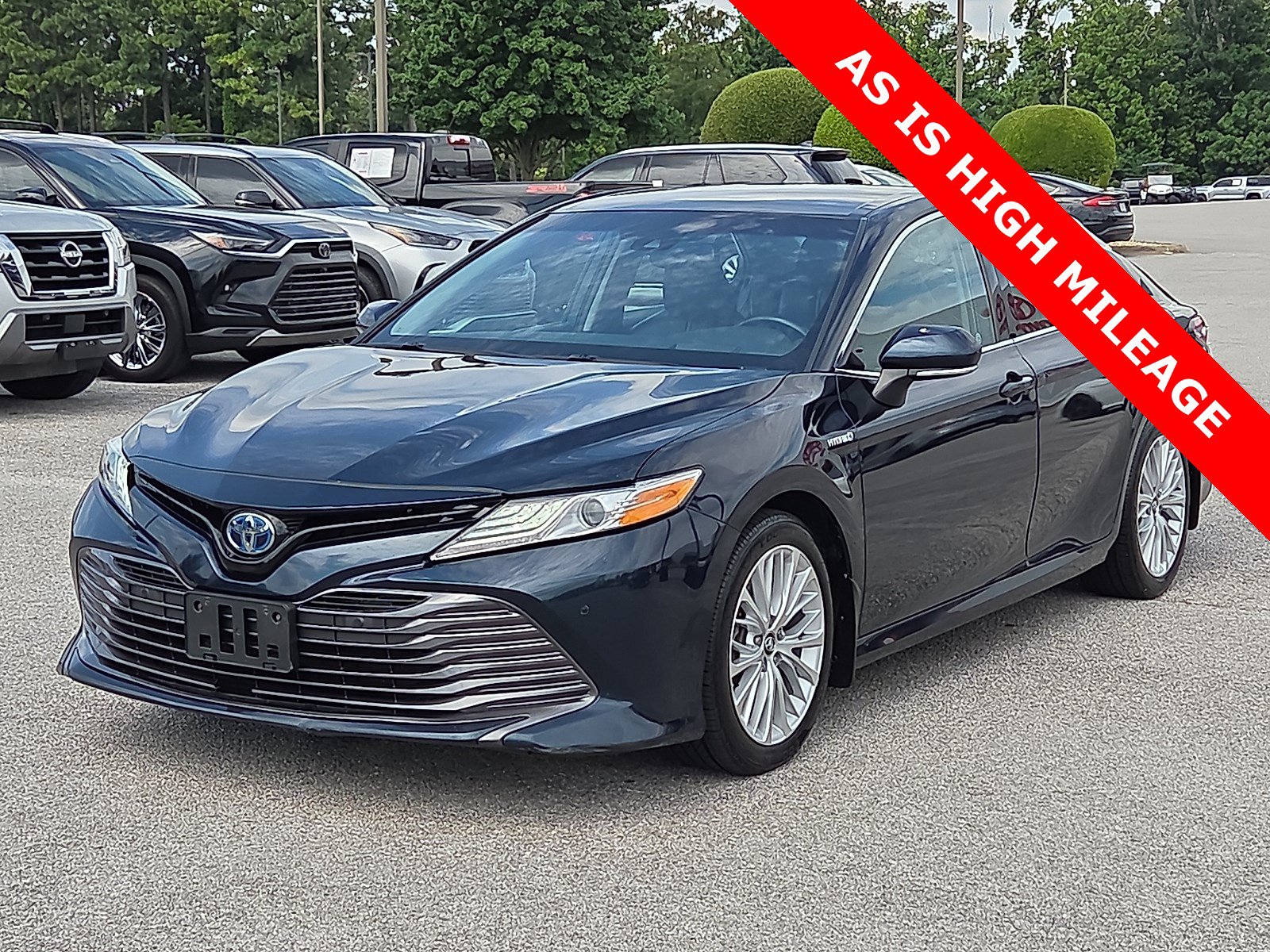 Used 2018 Toyota Camry XLE FWD image 2