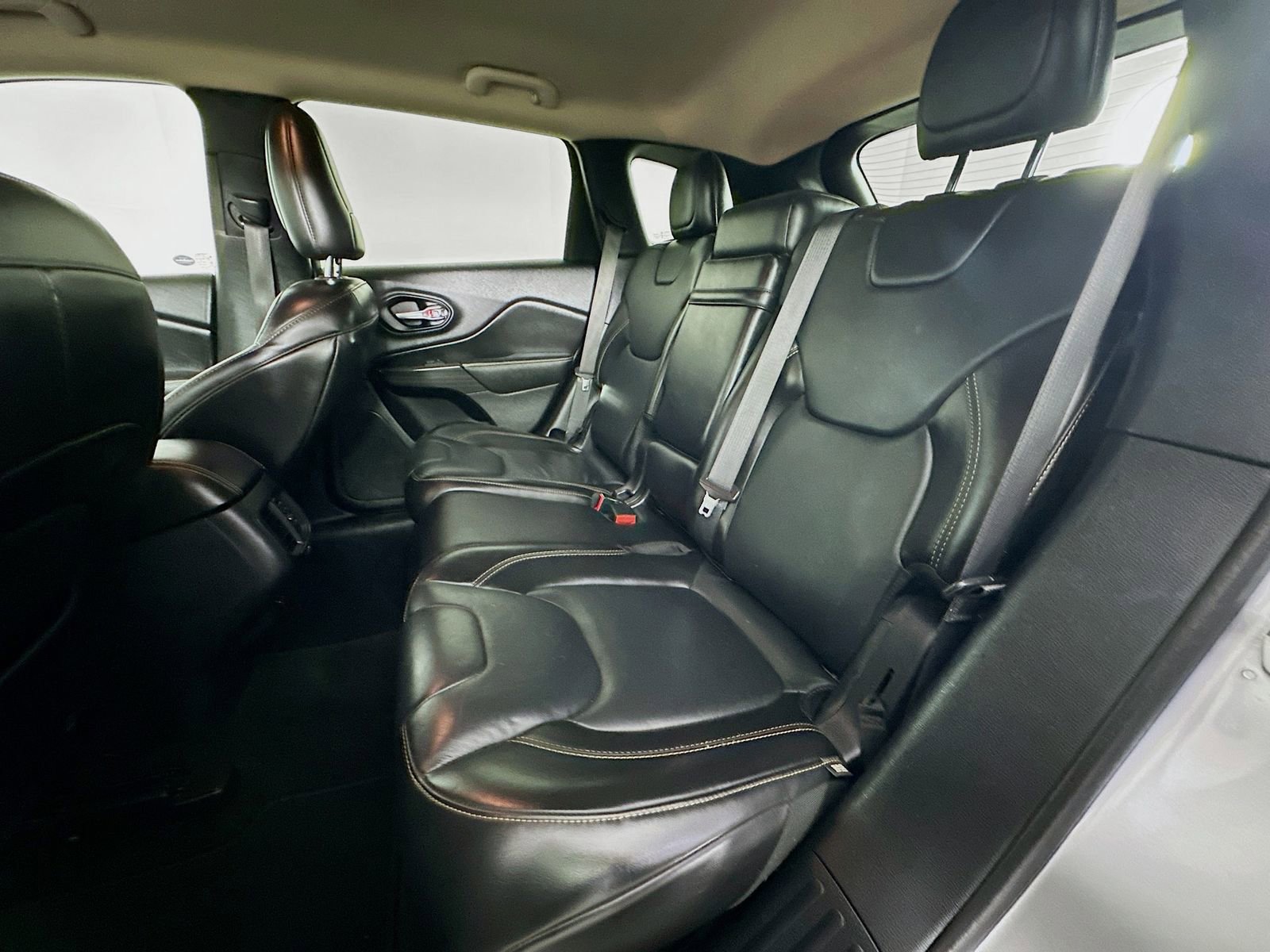 Used 2015 Jeep Cherokee Limited AWD/4WD image 24