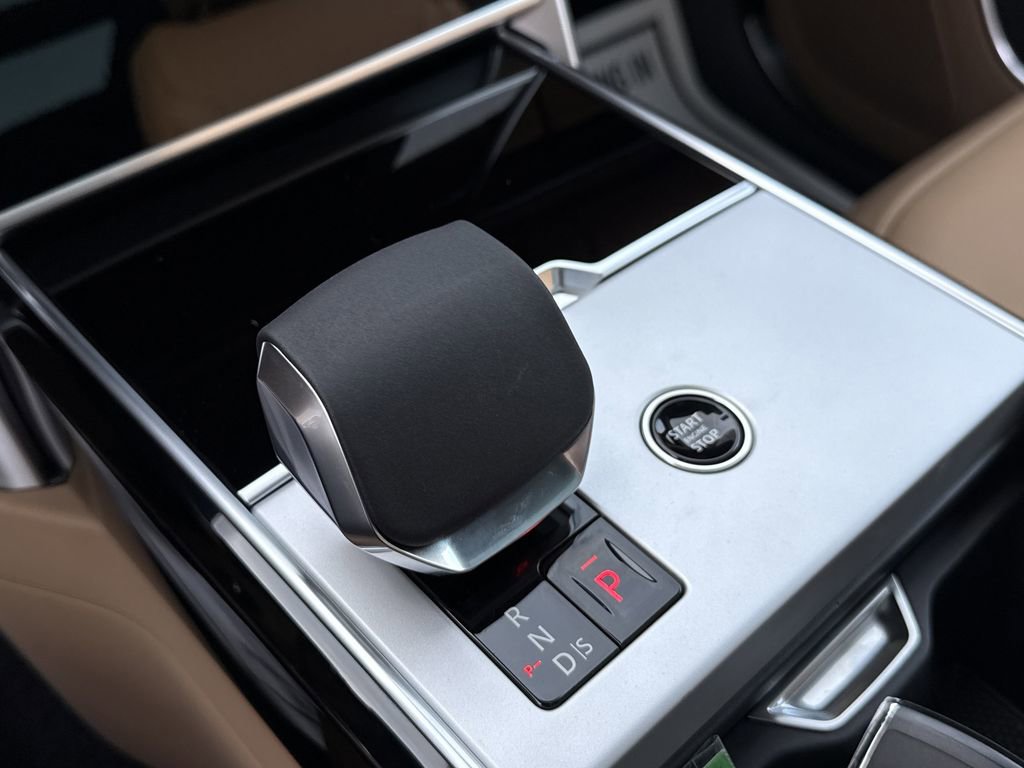 New 2025 Land Rover Range Rover SE image 28