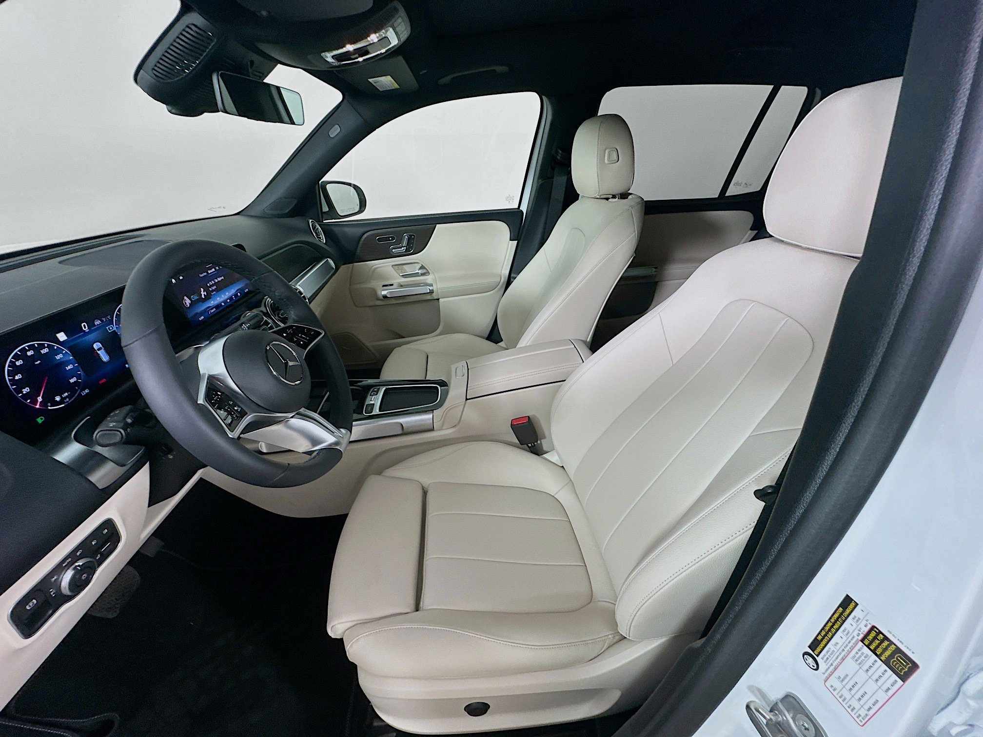 Certified 2025 Mercedes-Benz GLB 250 4MATIC image 27