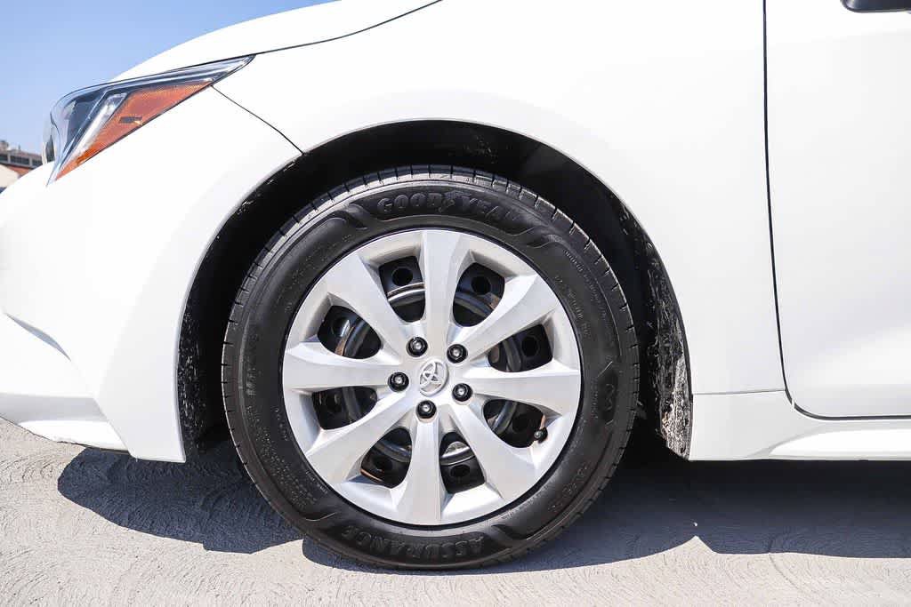 Used 2025 Toyota Corolla LE FWD image 11