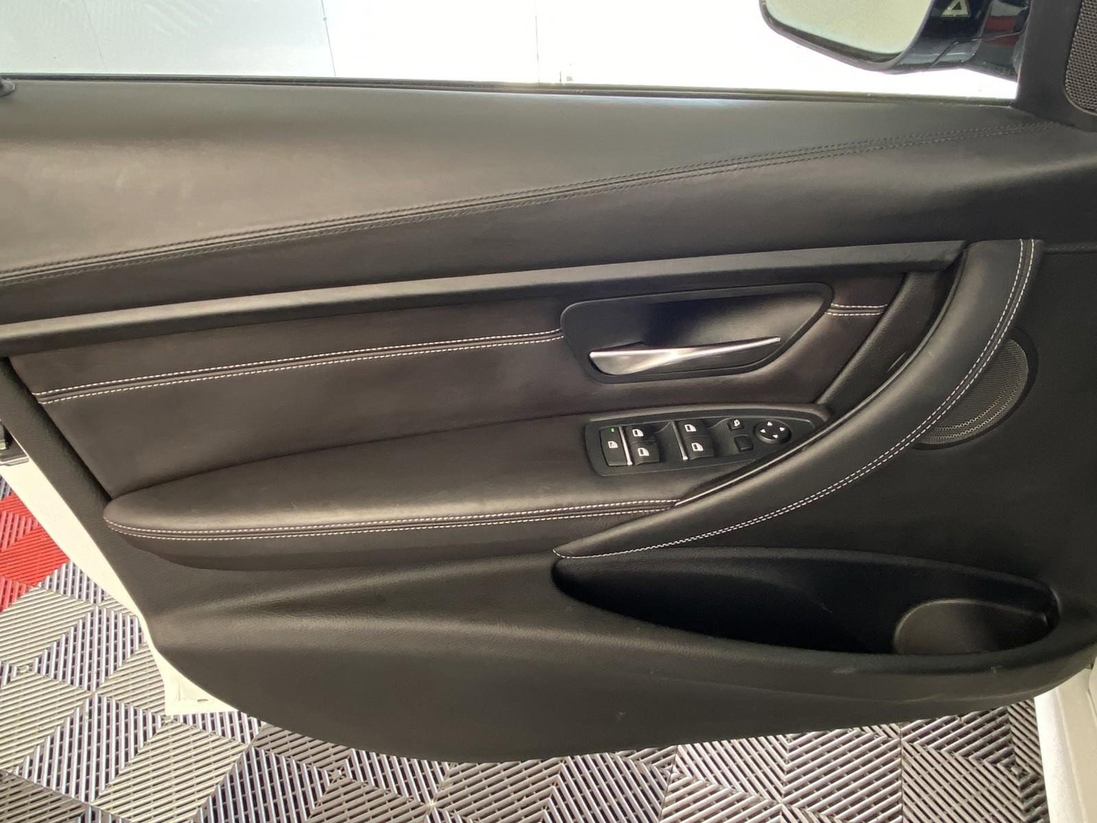 Used 2017 BMW M3 RWD image 21