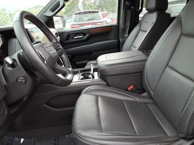 Used 2025 GMC Yukon Denali RWD image 16